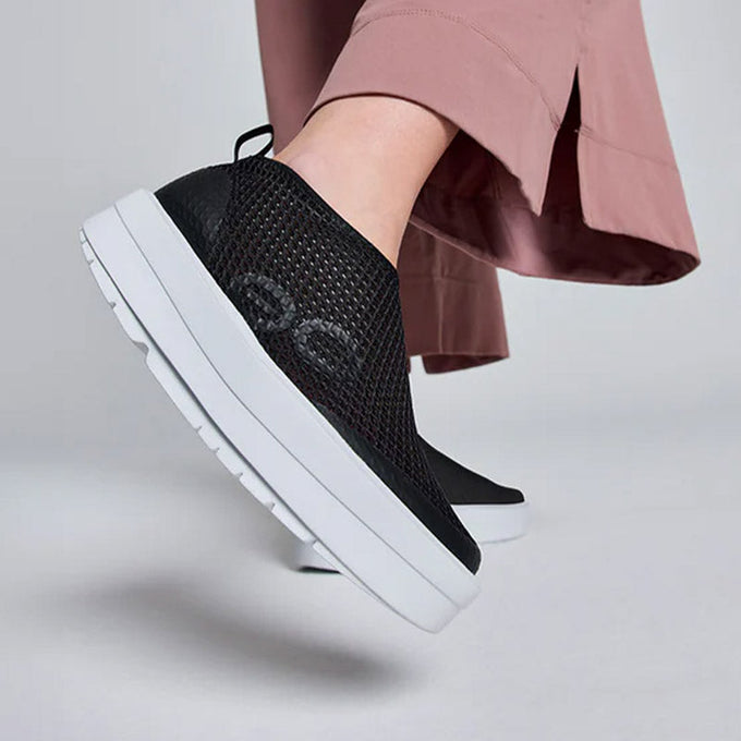 Women's OOmega Chukka - White/Black – OOFOSオフィシャルサイト