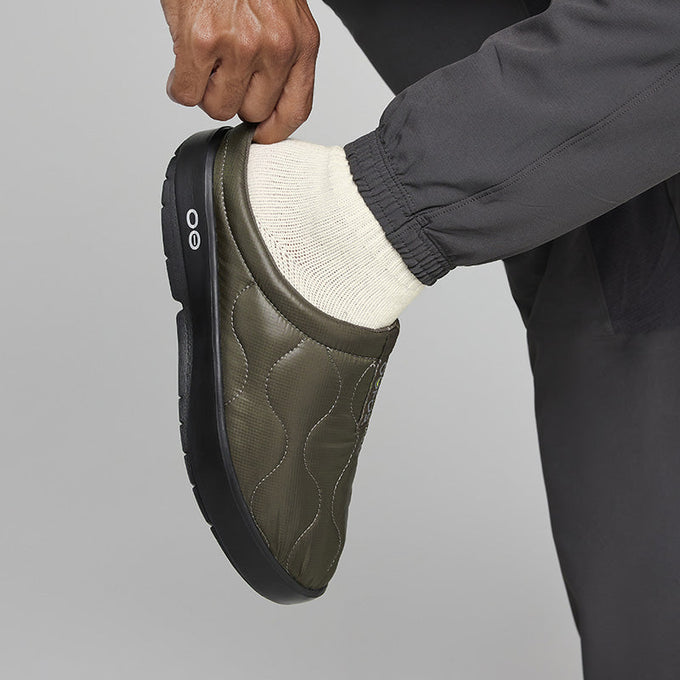 Men's OOcoozie Thermo Mule - Black/Alpine Moss – OOFOSオフィシャル