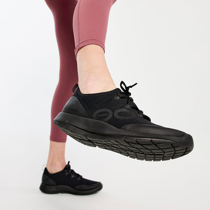 OOFOS WOMENS OOMG SPORT LACE ウーフォス レディース Women's OOmg Sport Lace - Black/Black – OOFOSオフィシャルサイト