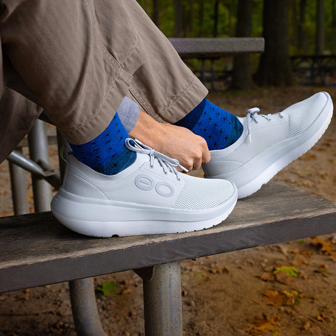 Men's OOmy Stride - White/Glacier – OOFOSオフィシャルサイト