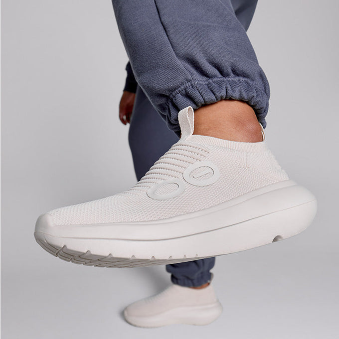 Women's OOmy Zen - Chalk/Chalk – OOFOSオフィシャルサイト