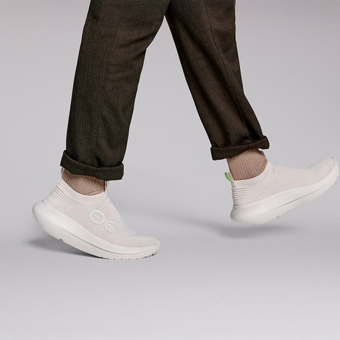 Men's OOmy Zen - Chalk/Chalk – OOFOSオフィシャルサイト